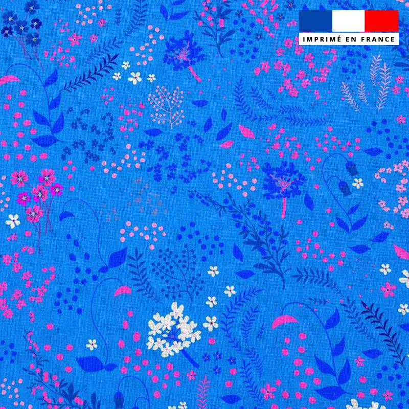 Popeline de coton bleue peigné motif fleurs champêtres roses bleues et blanches